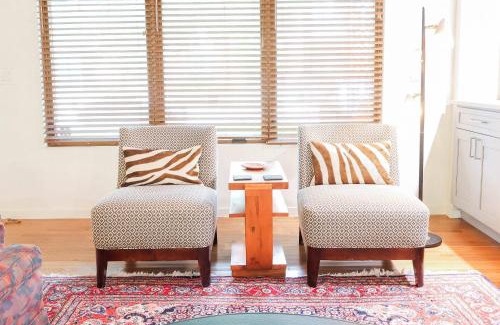 Alamo Heights House | Stylish Family Mid Century Modern 4 bed