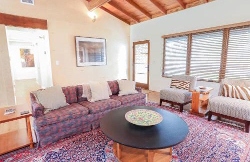 Alamo Heights House | Stylish Family Mid Century Modern 4 bed