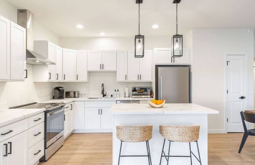 Lake Stevens House | Stylish Family Retreat