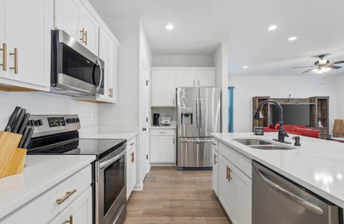 Highlands - Perkins House | Stylish Family Townhouse in Baton Rouge LA- BC1004