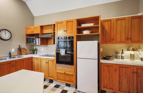 Fendalton House | Stylish Fendalton Townhouse - Prime Location