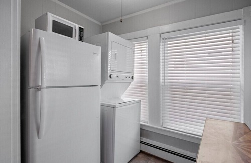 Rimmon Heights Apartment | Stylish First Floor Apartment w/Private Front Porch