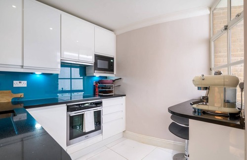 Castle Baynard Apartment | Stylish flat close to St Paul’s Cathedral