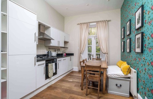 Pimlico Apartment | Stylish flat near Victoria and Warwick
