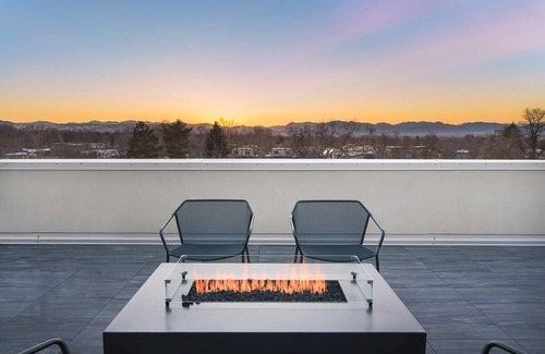 Berkeley Condo | Stylish Flat! Walk to Restaurants/Shops & Cafes!