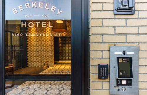 Berkeley Condo | Stylish Flat! Walk to Restaurants/Shops & Cafes!
