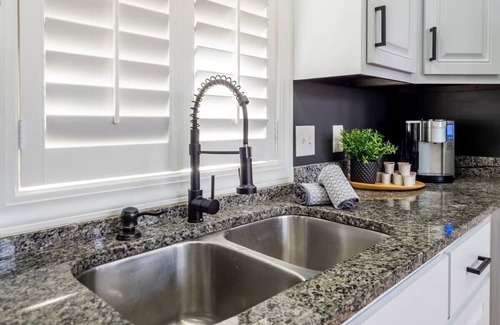 Littleton House | Stylish & Fresh Gaston Lakefront Retreat – Water Trampoline, Hot Tub, Family Fun
