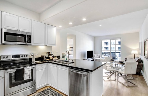 Pacific - Edison Apartment | Stylish, furnished 2Bedroom at the Americana at Brand!
