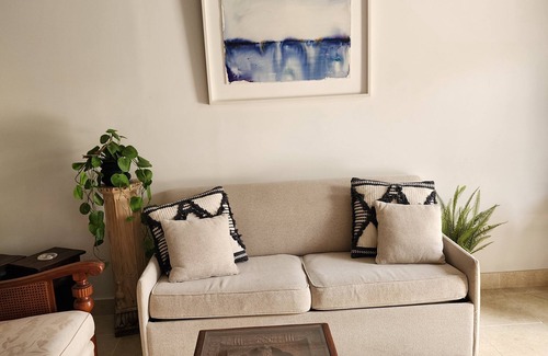 Parramatta House | Stylish Gallery Sleeps 4 | Near Parramatta CBD