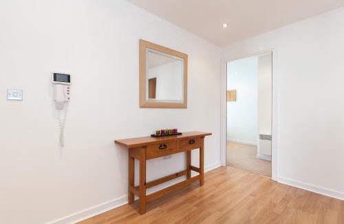 Newhaven Apartment | Stylish Garden View Apartment