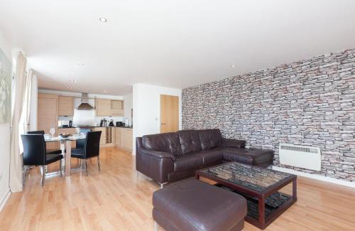 Newhaven Apartment | Stylish Garden View Apartment