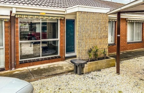 Manifold Heights Apartment | Stylish Geelong West Unit