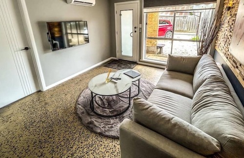 Manifold Heights Apartment | Stylish Geelong West Unit