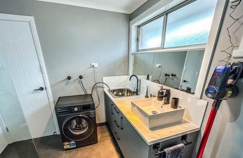 Manifold Heights Apartment | Stylish Geelong West Unit