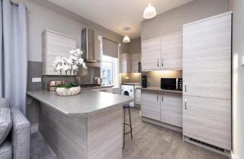Peebles Apartment | Stylish George Street Apartment