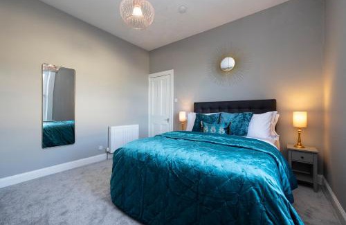 Peebles Apartment | Stylish George Street Apartment