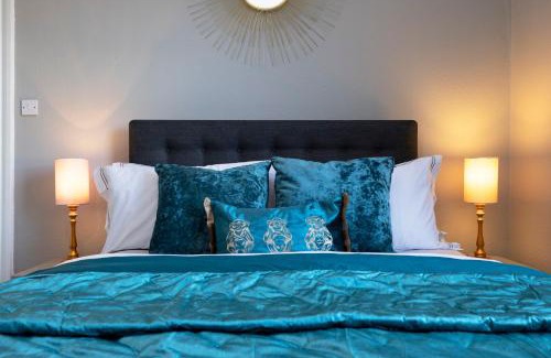 Peebles Apartment | Stylish George Street Apartment