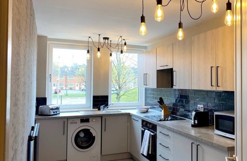 North West Apartment | Stylish Glasgow Apartment with Parking