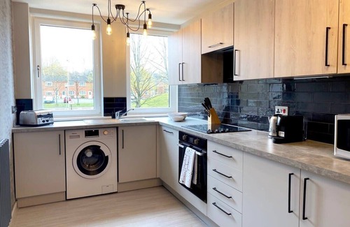 North West Apartment | Stylish Glasgow Apartment with Parking