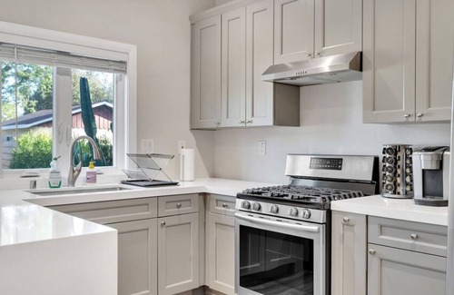 Claremont House | Stylish guest house near colleges