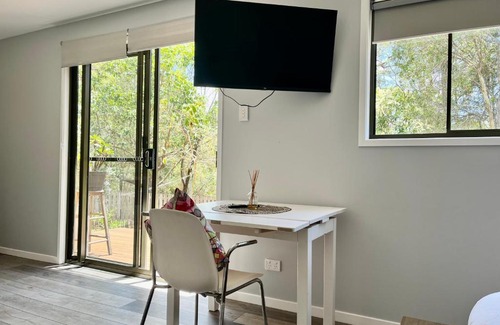 Everton Hills Apartment | Stylish Guest Suite in Everton Hills