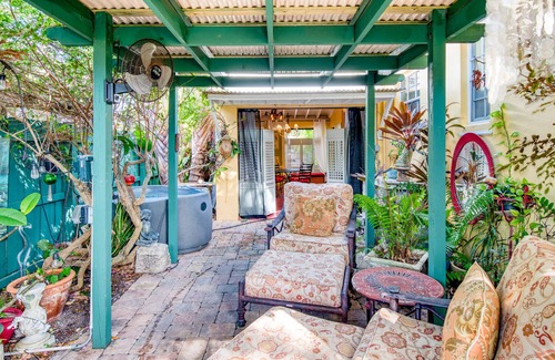 Old Northwood Historic District Apartment | Stylish heritage studio with hot tub, central AC, & washer/dryer