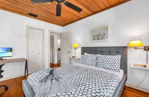 Southside Villa | Stylish Historic Spanish Retreat Close to Beach!
