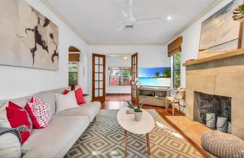 Southside Villa | Stylish Historic Spanish Retreat Close to Beach!