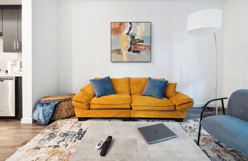 Los Angeles Apartment | Stylish Hollywood 1BD | Walk to Attractions & Nightlife |Pool, Gym, Free Parking