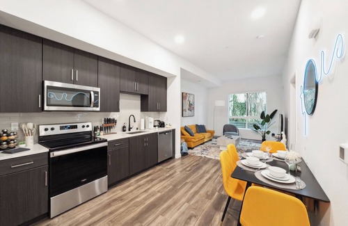 Los Angeles Apartment | Stylish Hollywood 1BD | Walk to Attractions & Nightlife |Pool, Gym, Free Parking