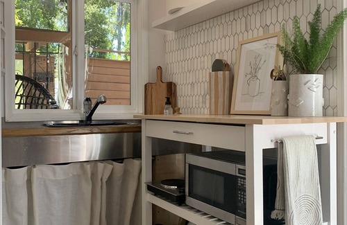 Hollywood Hills Apartment | Stylish Hollywood Retreat Cozy 1BR w/Private Patio, AC & Fast WiFi
