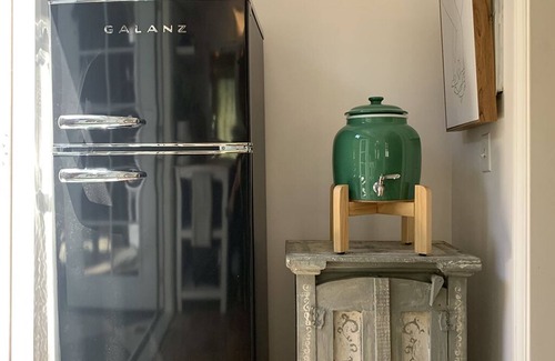 Hollywood Hills Apartment | Stylish Hollywood Retreat Cozy 1BR w/Private Patio, AC & Fast WiFi