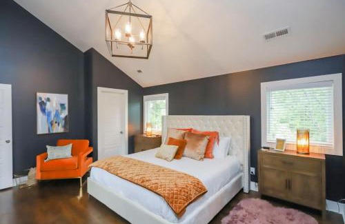 Historic Waverly House | Stylish Home for 12 8th Ave South 6 Beds