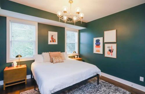 Historic Waverly House | Stylish Home for 12 8th Ave South 6 Beds