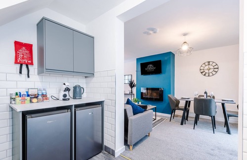 Droylsden House | Stylish Home in Manchester | | Ideal for Business & Groups - Sleeps 8!