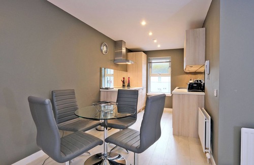 Central Aberdeen Apartment | Stylish home near Aberdeen station
