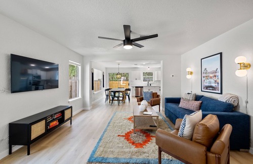 Maverick Creek House | Stylish home near UTSA, La Cantera, The Rim, and Six Flags