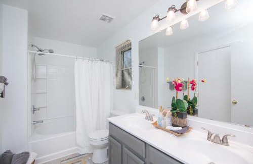 Laveen Village House | Stylish Home Phoenix - Low Rates NOW!