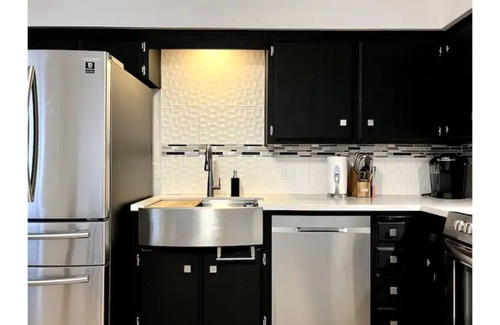 Fresno Apartment | Stylish Home w/Fast Wi-Fi & Fireplace