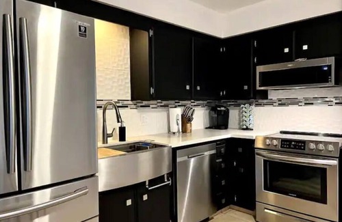 Fresno Apartment | Stylish Home w/Fast Wi-Fi & Fireplace