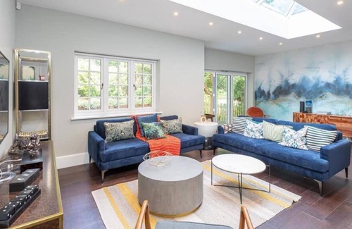 Windlesham House | Stylish Home - Wentworth/Sunningdale Golf Club