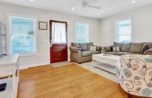 Point Pleasant Beach House | Stylish house one block to beach with linens and parking