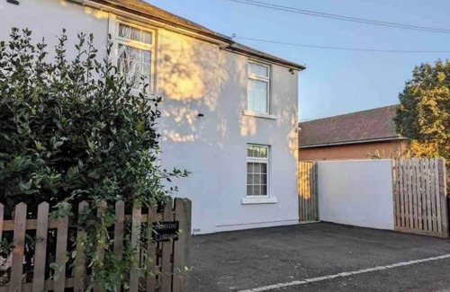 Chichester Cottage | Stylish, immaculate one double bedroom boutique style cottage in Chichester.