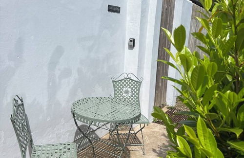Chichester Cottage | Stylish, immaculate one double bedroom boutique style cottage in Chichester.