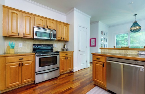 Waleska House | Stylish Lake Front Home on Flat lot w/ Private Dock!