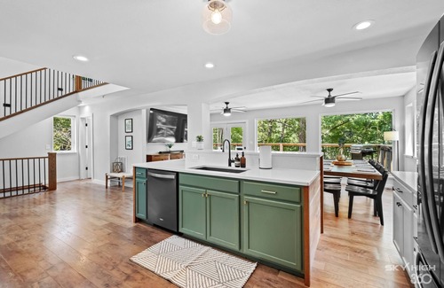 Garfield House | Stylish Lakefront Home on Beaver Lake in Beautiful Northwest Arkansas!