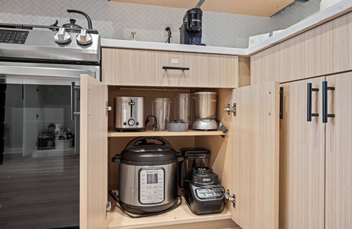 Berkeley House | Stylish Lakehouse in Denver with Rooftop Hot Tub, Sauna, Mountain Views, Garage
