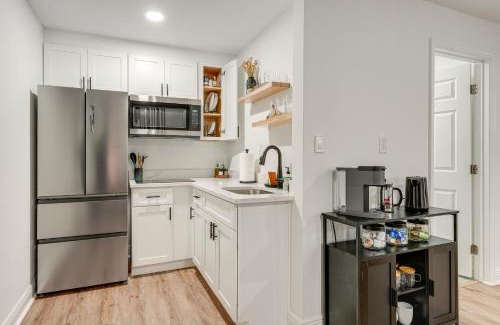 Lakeland Apartment | Stylish Lakeland Studio with Workspace