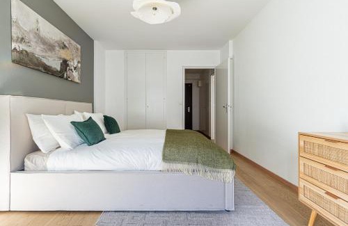 Jargonnant Apartment | Stylish Lakeside Home 3