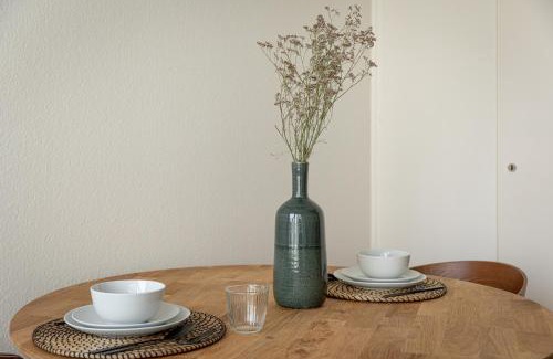 Eaux-Vives Vollandes Apartment | Stylish Lakeside Studio